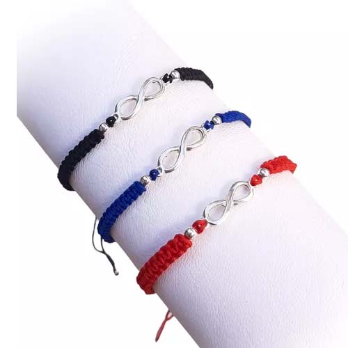 Pulsera de hilo con dije